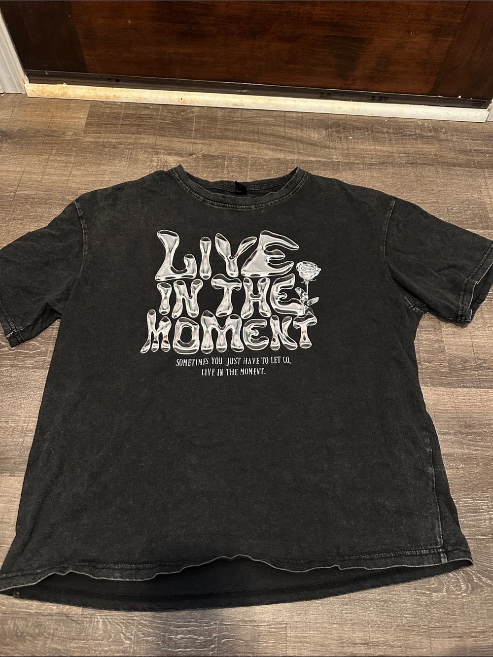 ROMWE Black Graphic "Live in the Moment" Tee
